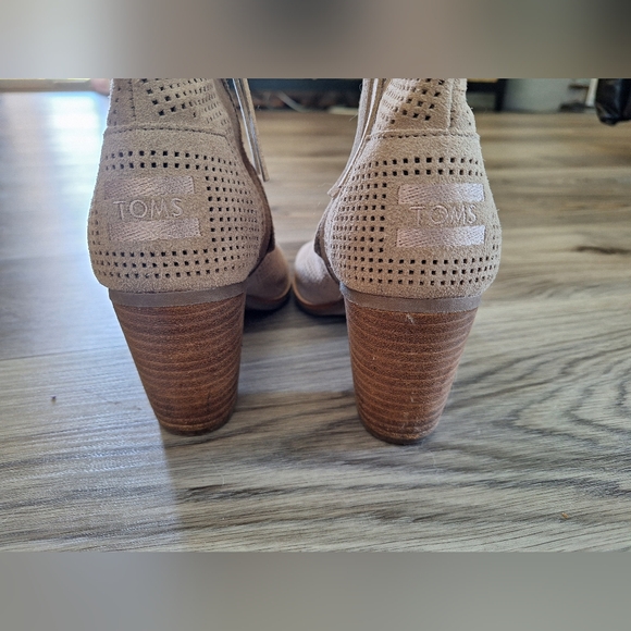 TOMS‎ Suede Leather Booties Ankle Boots Size 7 Tan - Picture 5 of 7